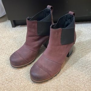 Sorel Addington Chelsea Ankle Boots Women's 7 Red Waterproof Booties Block Heel
